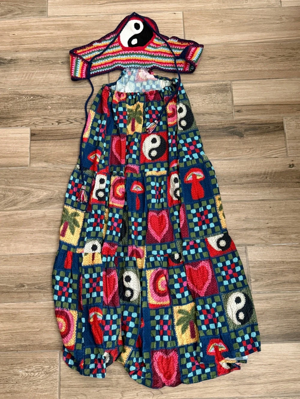 FARM Rio Patchwork Crochet Cutout Maxi Dress Yin Yang Hearts Palm Medium NWT - Picture 8 of 9